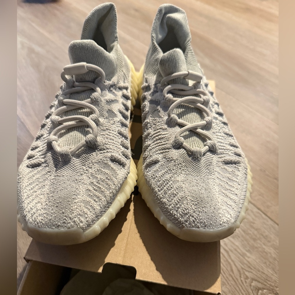 Adidas YZY 350 V2 CMPCT Box